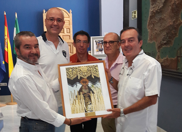 Foto 3 de 3 del artículo «La Hermandad pasionista del Cerro del Águila de Sevilla visita el Museo de la Pasión»