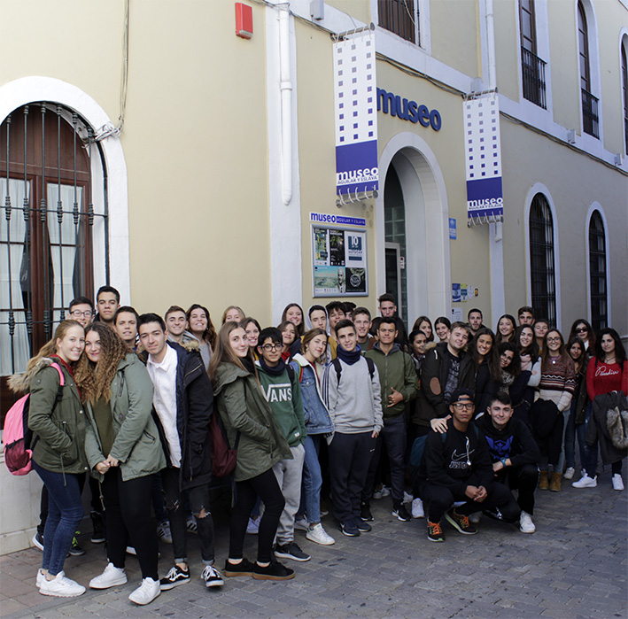 Foto 1 de 7 del artículo «Visitas de alumnado de institutos gaditanos al Museo de la Pasión y al Museo Aguilar y…»