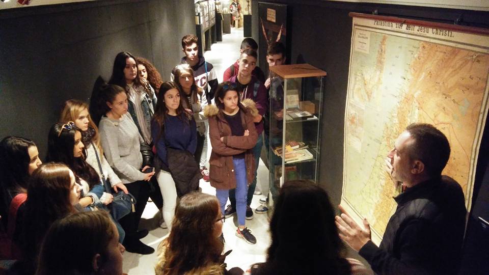 Foto 3 de 7 del artículo «Visitas de alumnado de institutos gaditanos al Museo de la Pasión y al Museo Aguilar y…»