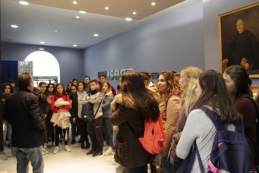 Foto 5 de 7 del artículo «Visitas de alumnado de institutos gaditanos al Museo de la Pasión y al Museo Aguilar y…»