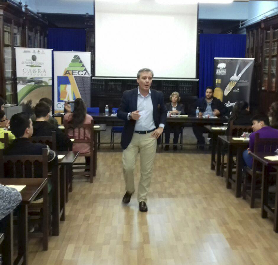 Foto 1 de 4 del artículo «Cata de aceite de oliva para estudiantes con motivo de la Fiesta del Aceite Fresco de…»