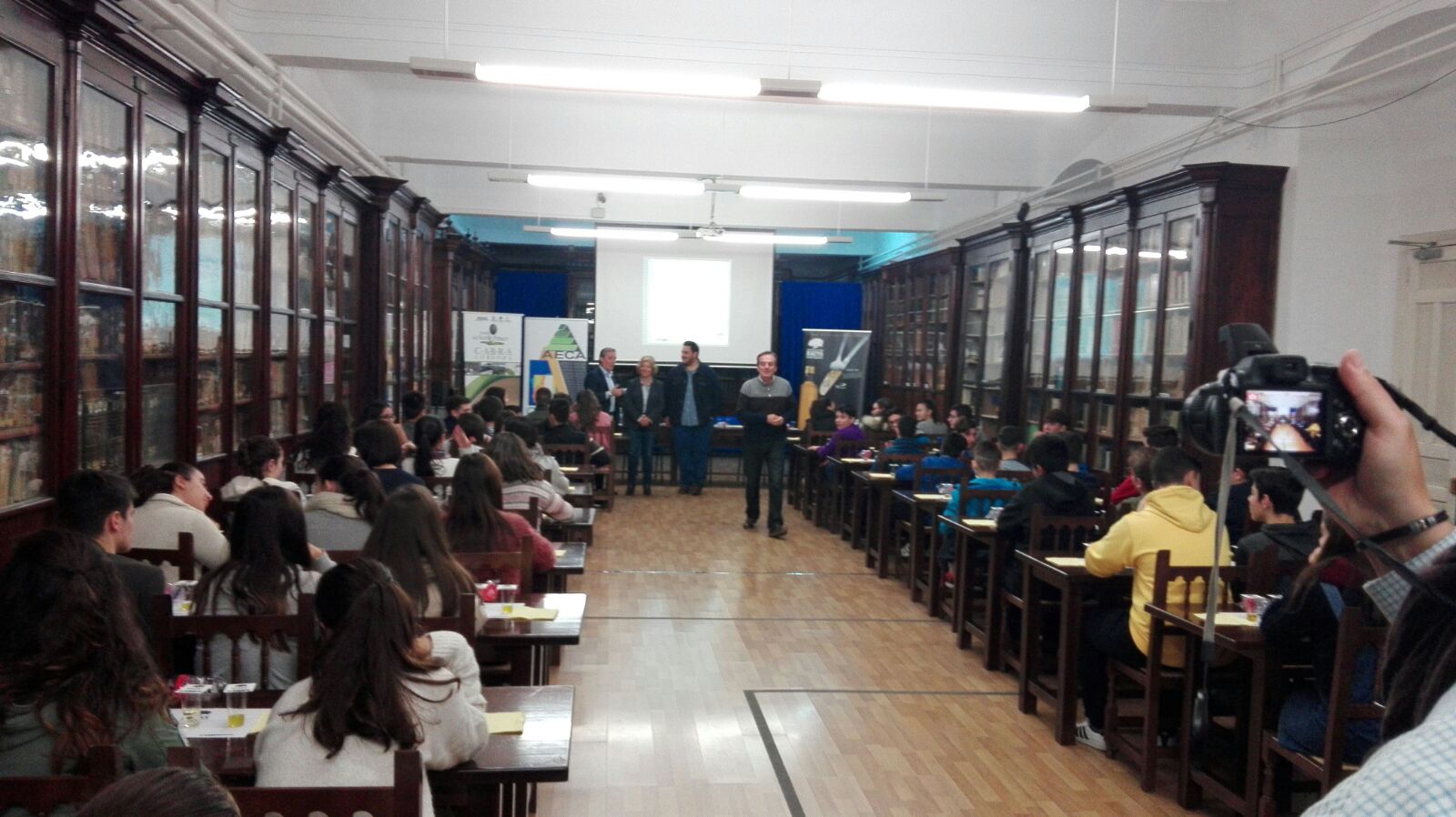Foto 2 de 4 del artículo «Cata de aceite de oliva para estudiantes con motivo de la Fiesta del Aceite Fresco de…»