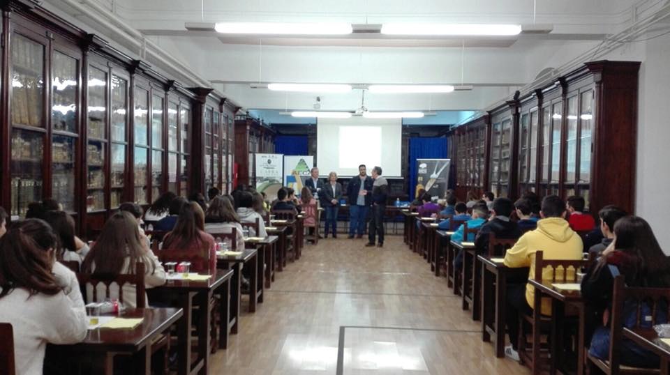 Foto 3 de 4 del artículo «Cata de aceite de oliva para estudiantes con motivo de la Fiesta del Aceite Fresco de…»