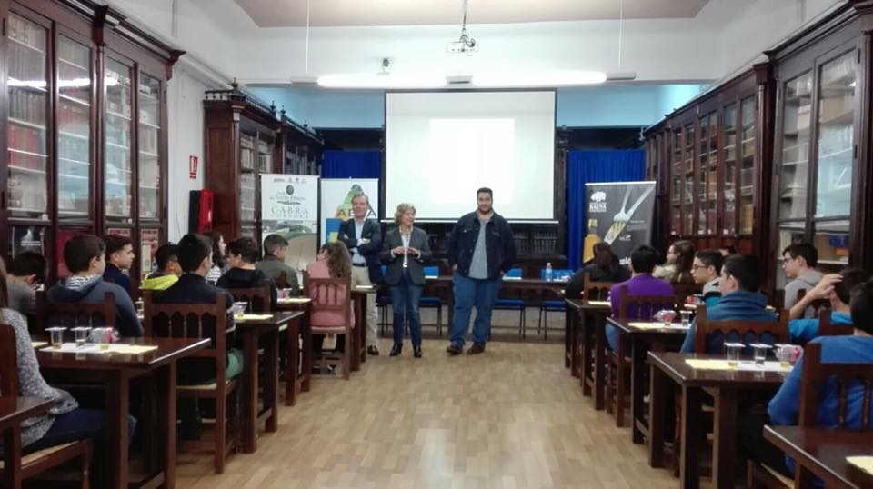 Foto 4 de 4 del artículo «Cata de aceite de oliva para estudiantes con motivo de la Fiesta del Aceite Fresco de…»