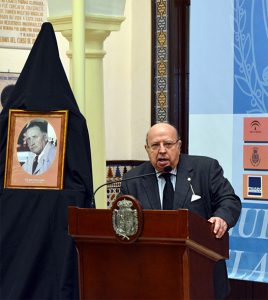 Foto 1 de 12 del artículo «Conferencia sobre la Constitución del profesor y académico José Peña González»