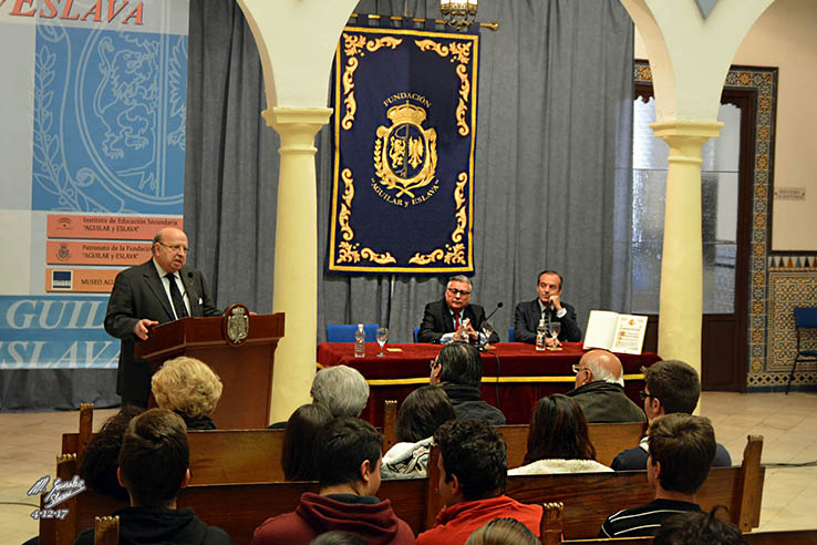 Foto 8 de 12 del artículo «Conferencia sobre la Constitución del profesor y académico José Peña González»