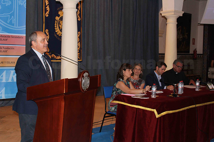 Foto 2 de 3 del artículo «Presentación del libro «Otra educación. Sugerencias para educadores y familias» de Jesús…»