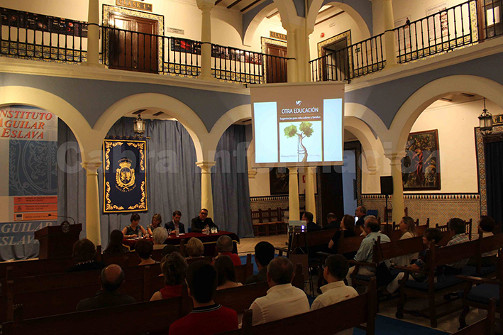 Foto 3 de 3 del artículo «Presentación del libro «Otra educación. Sugerencias para educadores y familias» de Jesús…»