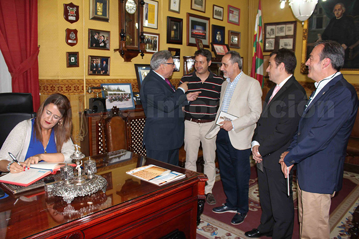 Foto 2 de 10 del artículo «El IES «Aguilar y Eslava» acoge, con la presencia de la consejera de Educación, el I…»
