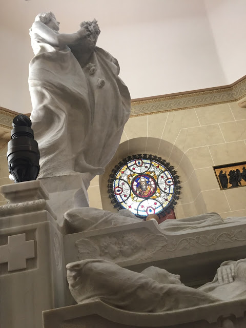 Foto 3 de 8 del artículo «Visita de estudiantes de Arte del Instituto al Mausoleo de la Vizcondesa de Termens»