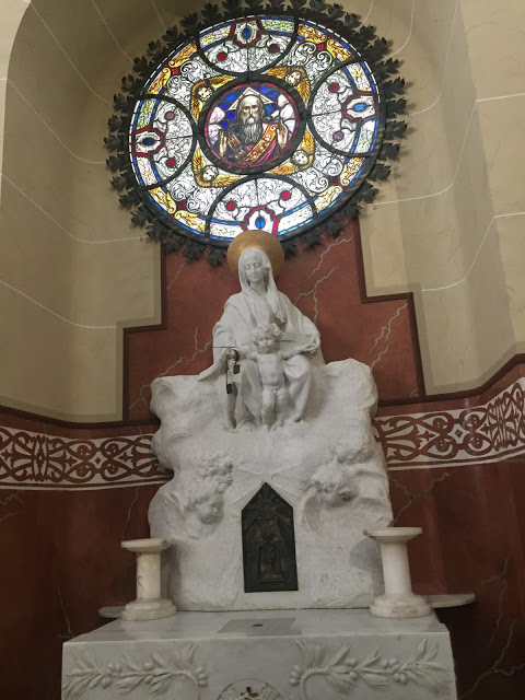 Foto 7 de 8 del artículo «Visita de estudiantes de Arte del Instituto al Mausoleo de la Vizcondesa de Termens»