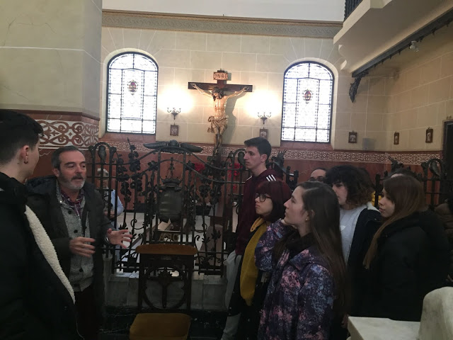 Foto 8 de 8 del artículo «Visita de estudiantes de Arte del Instituto al Mausoleo de la Vizcondesa de Termens»