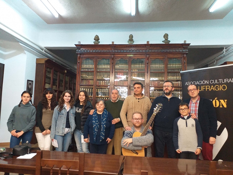Foto 2 de 2 del artículo «Lectura de poesía amorosa el 14 de febrero»