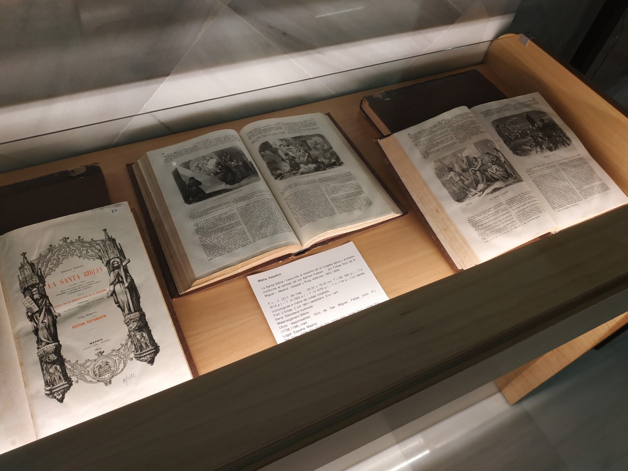Foto 3 de 3 del artículo «La Biblia de Scío y La Cristiada de Hojeda en la exposición «Escenas de la Pasión», en el…»