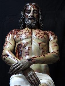 Foto 1 de 2 del artículo «Juan Manuel Miñarro realiza una nueva obra para el Museo de la Pasión de Cabra»
