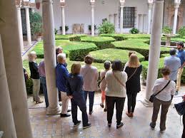 Foto del artículo «Los Amigos del Museo de Bellas Artes de Sevilla visitaron Cabra y la Fundación Aguilar y…»