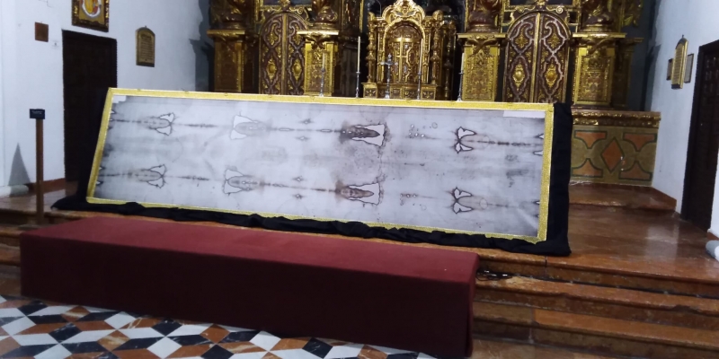 Foto 2 de 5 del artículo «La exposición «El Hombre de la Sábana Santa» en Priego»
