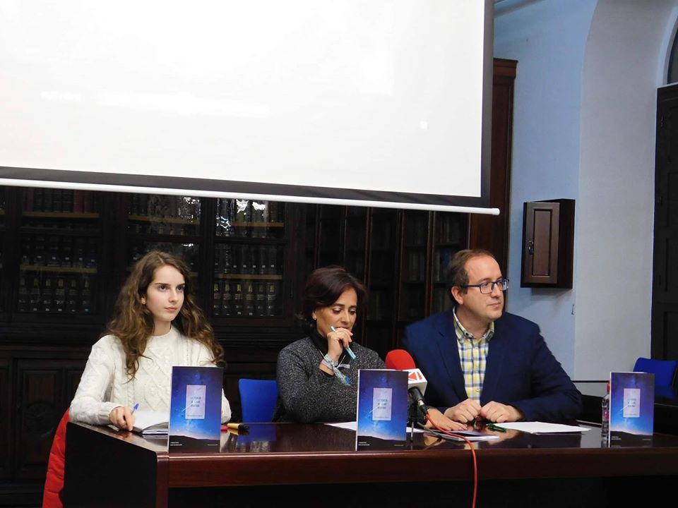 Foto 2 de 2 del artículo «Presentación del libro «La ciencia de estar contigo» del poeta y profesor Manuel Guerrero»