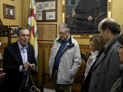 Foto 3 de 5 del artículo «Representantes de la Hermandad Sacramental de Sevilla visitan Cabra y la Fundación…»