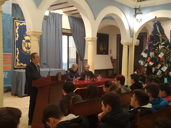 Foto 6 de 6 del artículo «El periodista deportivo Manolo Lama mantiene un encuentro con estudiantes del Instituto…»