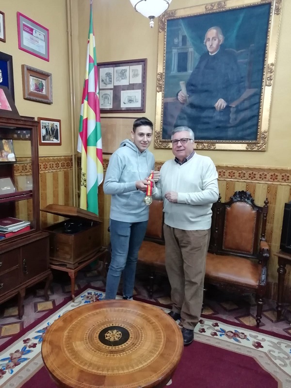 Foto del artículo «El alumno del IES Aguilar y Eslava, Emilio Trujillo, Campeón de España de baloncesto de…»