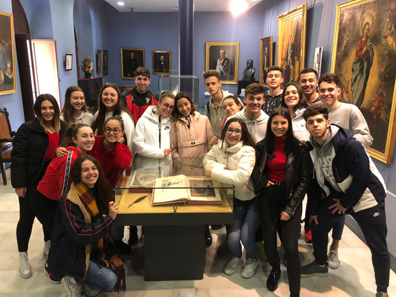 Foto 1 de 2 del artículo «Estudiantes de Patrimonio Histórico Artístico del IES Felipe Solís visitan el Museo…»