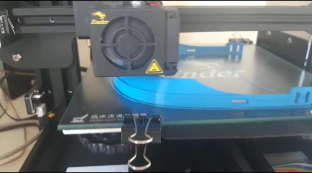 Foto 3 de 4 del artículo «Activistas voluntarios fabrican viseras protectoras con impresoras 3D»