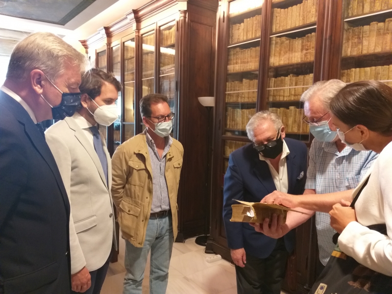Foto 5 de 9 del artículo «Visita del director del IAPH a la Fundación Aguilar y Eslava»