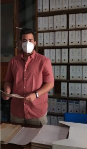 Foto del artículo «Francisco J. Ramírez Expósito, graduado en Historia por la UCO, clasifica los expedientes…»