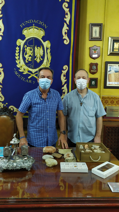 Foto del artículo «Donación de fósiles al Museo Aguilar y Eslava»
