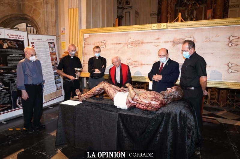 Foto 1 de 6 del artículo «El Yacente Sindónico del Museo de la Pasión de Cabra en la catedral de Valencia»