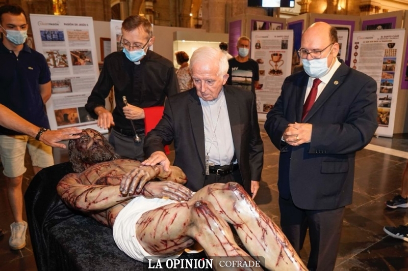 Foto 3 de 6 del artículo «El Yacente Sindónico del Museo de la Pasión de Cabra en la catedral de Valencia»