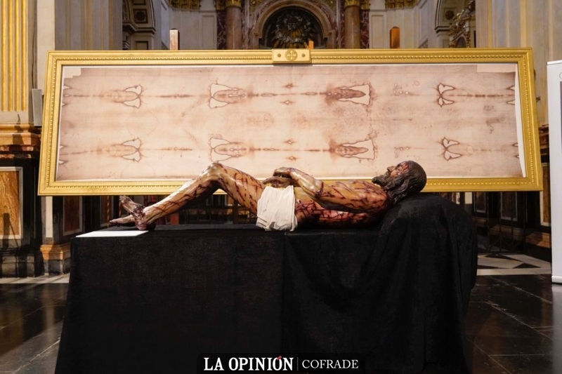 Foto 4 de 6 del artículo «El Yacente Sindónico del Museo de la Pasión de Cabra en la catedral de Valencia»
