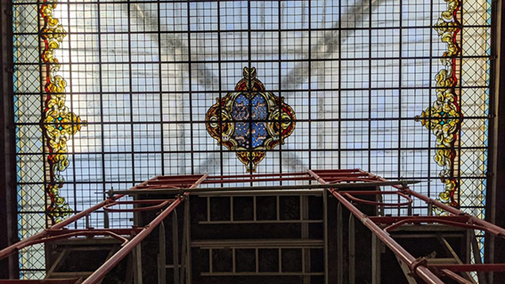 Foto 1 de 20 del artículo «Conservación-restauración de la vidriera artística del Patio de Cristales del…»