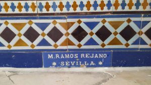 Foto 1 de 7 del artículo «Conservación y restauración zócalo cerámico Patio de Cristales del Instituto-Fundación…»