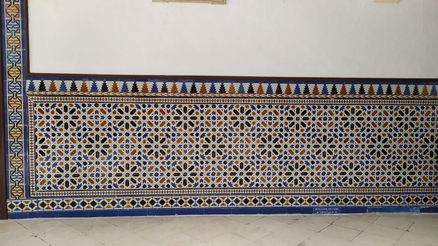 Foto 7 de 7 del artículo «Conservación y restauración zócalo cerámico Patio de Cristales del Instituto-Fundación…»