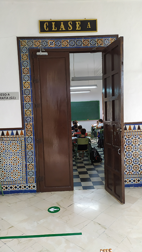 Foto 2 de 7 del artículo «Recuperación de antiguos rótulos de dependencias del Instituto-Colegio»