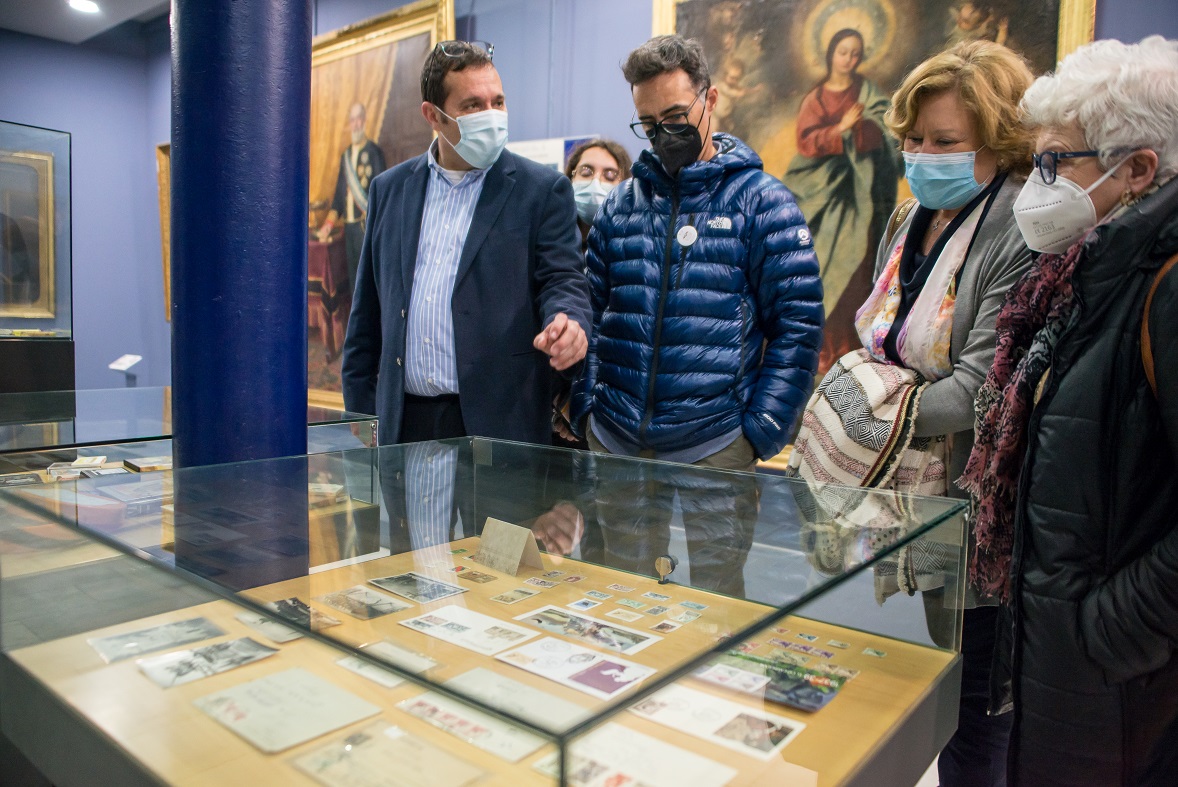 El Cid en nuestros días (foto 2 de 4): VISITANTES A LA MUESTRA
