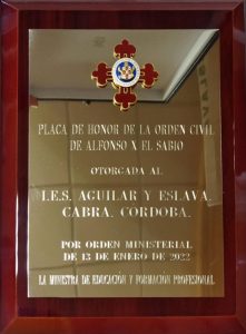 Foto 1 de 2 del artículo «El Instituto Aguilar y Eslava recibe la placa de honor de la orden de Alfonso X el Sabio»