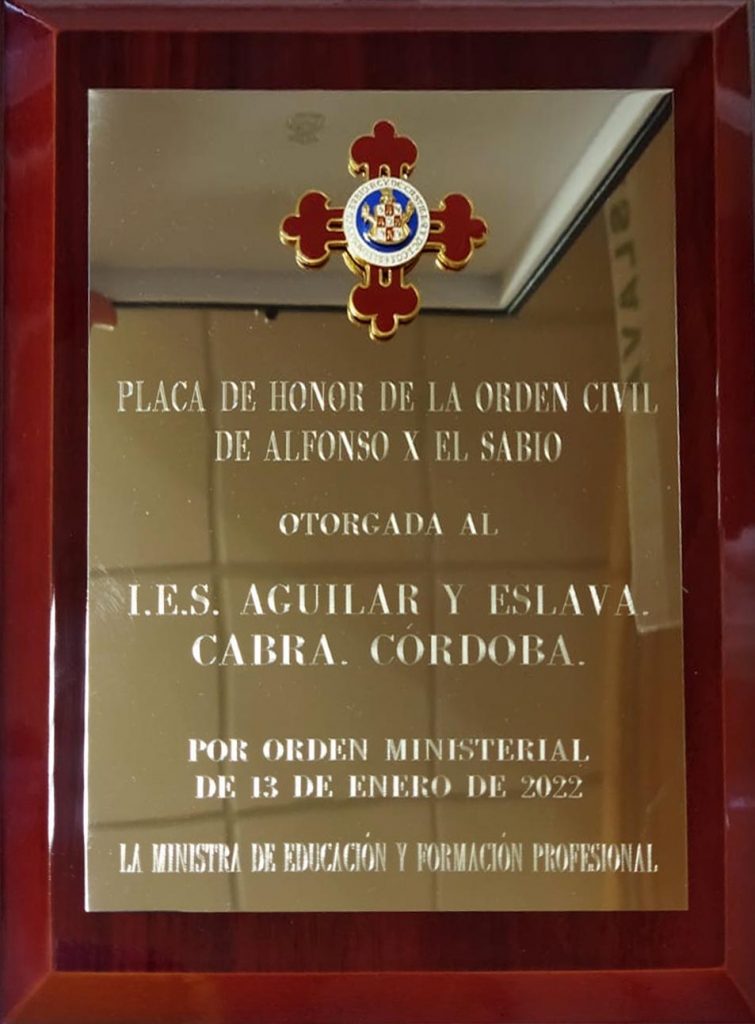 Foto 1 de 2 del artículo «El Instituto Aguilar y Eslava recibe la placa de honor de la orden de Alfonso X el Sabio»