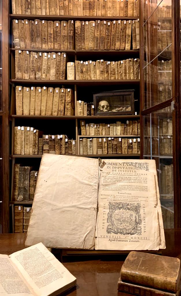 Foto 3 de 3 del artículo «Donación de una obra de 1592 a la Biblioteca Histórica Aguilar y Eslava»