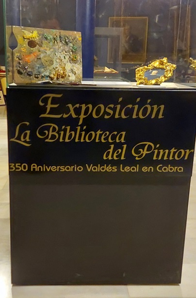 La biblioteca del pintor. Valdés Leal a través de los libros pintados en sus cuadros (foto 3 de 8): Una de las vitrinas de la exposición
