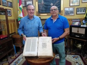 Foto 1 de 4 del artículo «Nuevo libro donado a nuestra biblioteca histórica»