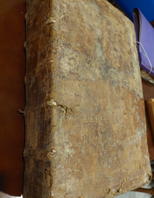 Foto 3 de 4 del artículo «Nuevo libro donado a nuestra biblioteca histórica»