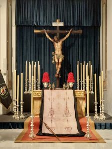 Foto 1 de 4 del artículo «El Cristo de la Fundación y una réplica de la Sábana Santa expuestos durante la Semana…»