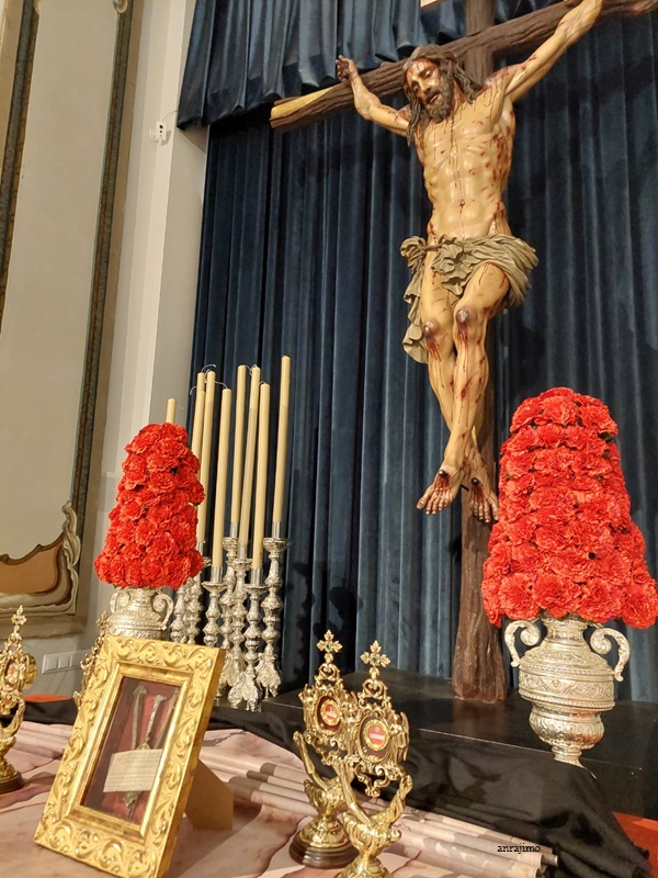 Foto 2 de 4 del artículo «El Cristo de la Fundación y una réplica de la Sábana Santa expuestos durante la Semana…»