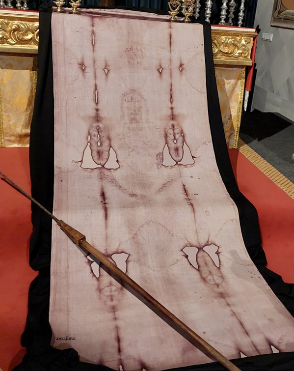 Foto 4 de 4 del artículo «El Cristo de la Fundación y una réplica de la Sábana Santa expuestos durante la Semana…»