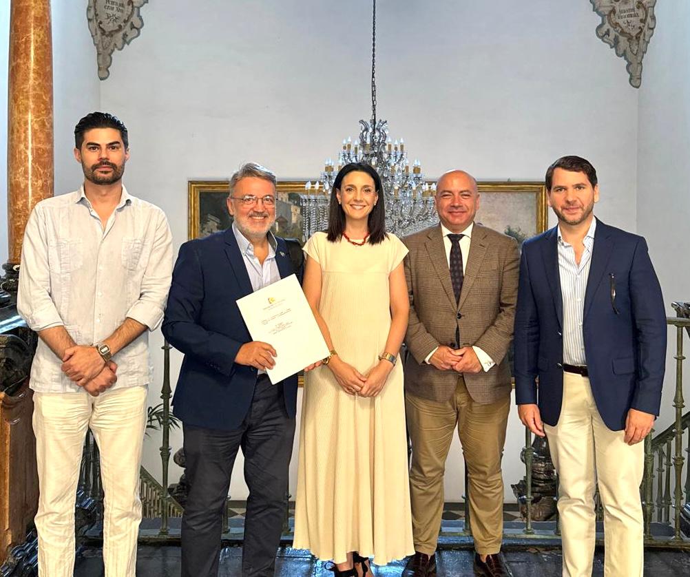 Foto 2 de 3 del artículo «Convenio entre Diputación de Córdoba y Fundación Aguilar y Eslava para la adquisición de…»