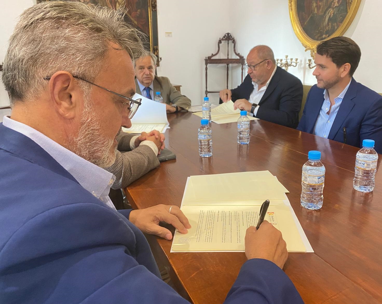 Foto 3 de 3 del artículo «Convenio entre Diputación de Córdoba y Fundación Aguilar y Eslava para la adquisición de…»