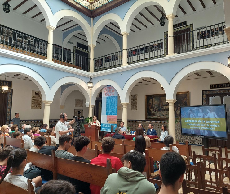 Foto 1 de 3 del artículo «Apertura oficial del curso 2024-2025 en nuestro Instituto y Fundación»